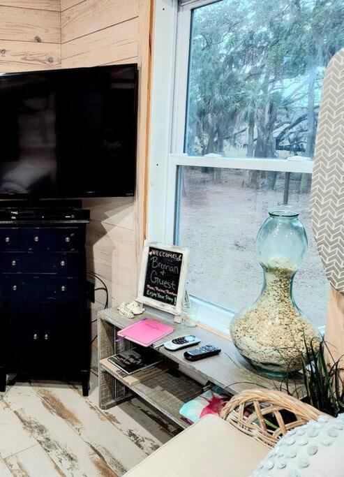 Secluded Tiny House By The Marsh With Hunting Island Beach Pass Frogmore Exterior foto