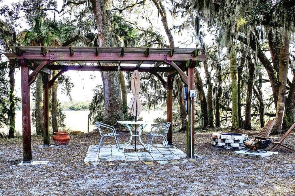 Secluded Tiny House By The Marsh With Hunting Island Beach Pass Frogmore Exterior foto
